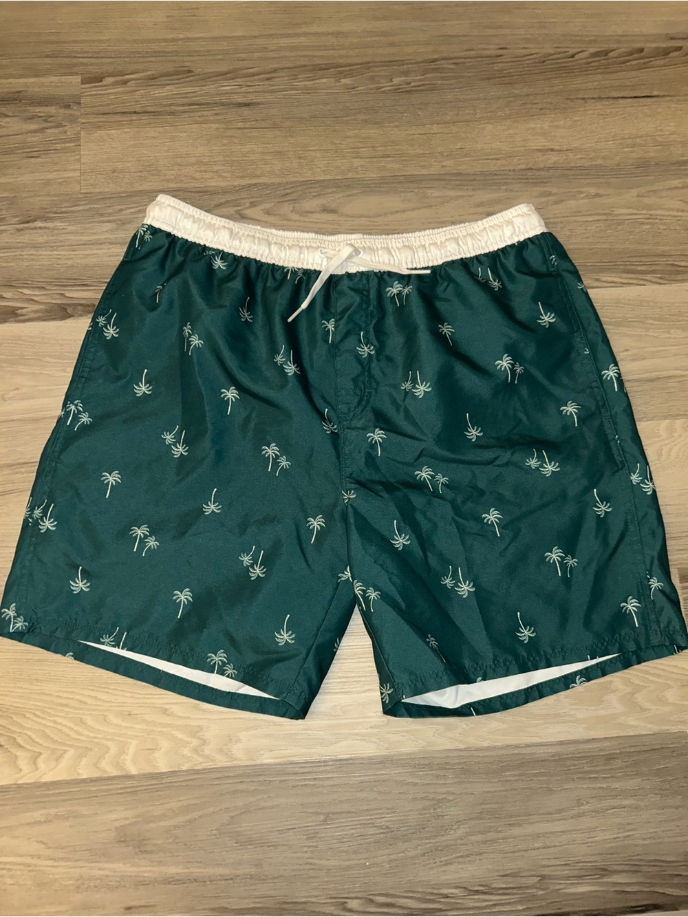 Old Navy Men’s Dark Green Palm-Print Swim Trunks - Size L